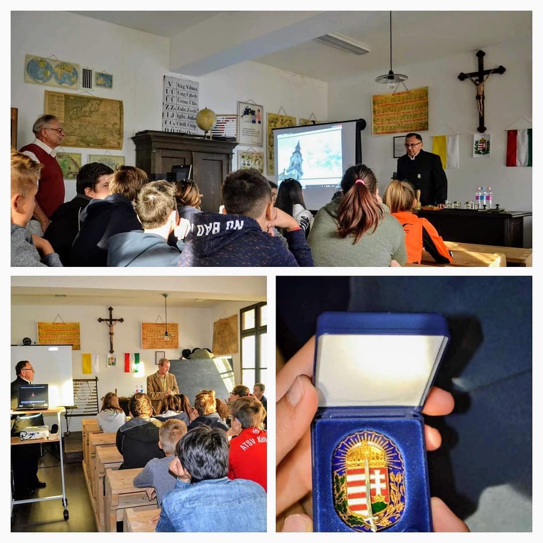 Vitézi rend előadása az emlékteremben