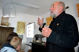 Fénykép-galéria-2013-2014,Általános Iskola,Tehetségpont lettünk,Eötvös 200,Volt egyszer egy oskola,Emléktábla avatás,Mindennapok kémiája,Szónokok az Eötvösben,Ovi-kupa 2014.,Megemlékezés az emlékteremben,Szárnyas vadászok