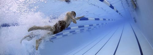 swimmers-79592_1280