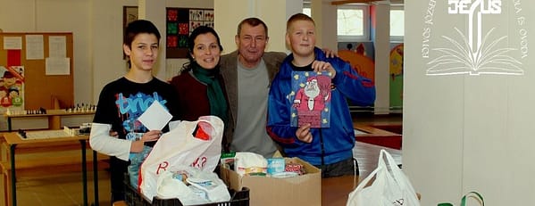 Gyűjtés a Nagyszalontai árvaháznak